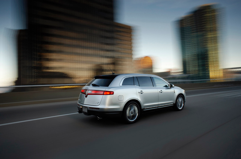 Illustration for article titled 2010 Lincoln MKT: Crossover For The Super-Segmented Masses